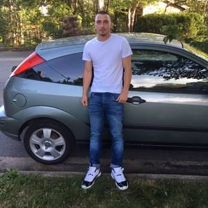 Meet your Posher, Nicholas